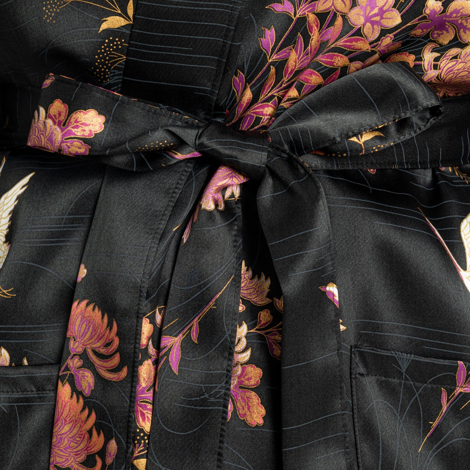 Silk Crane and Chrysanthemum Short Black Yukata - Image 4