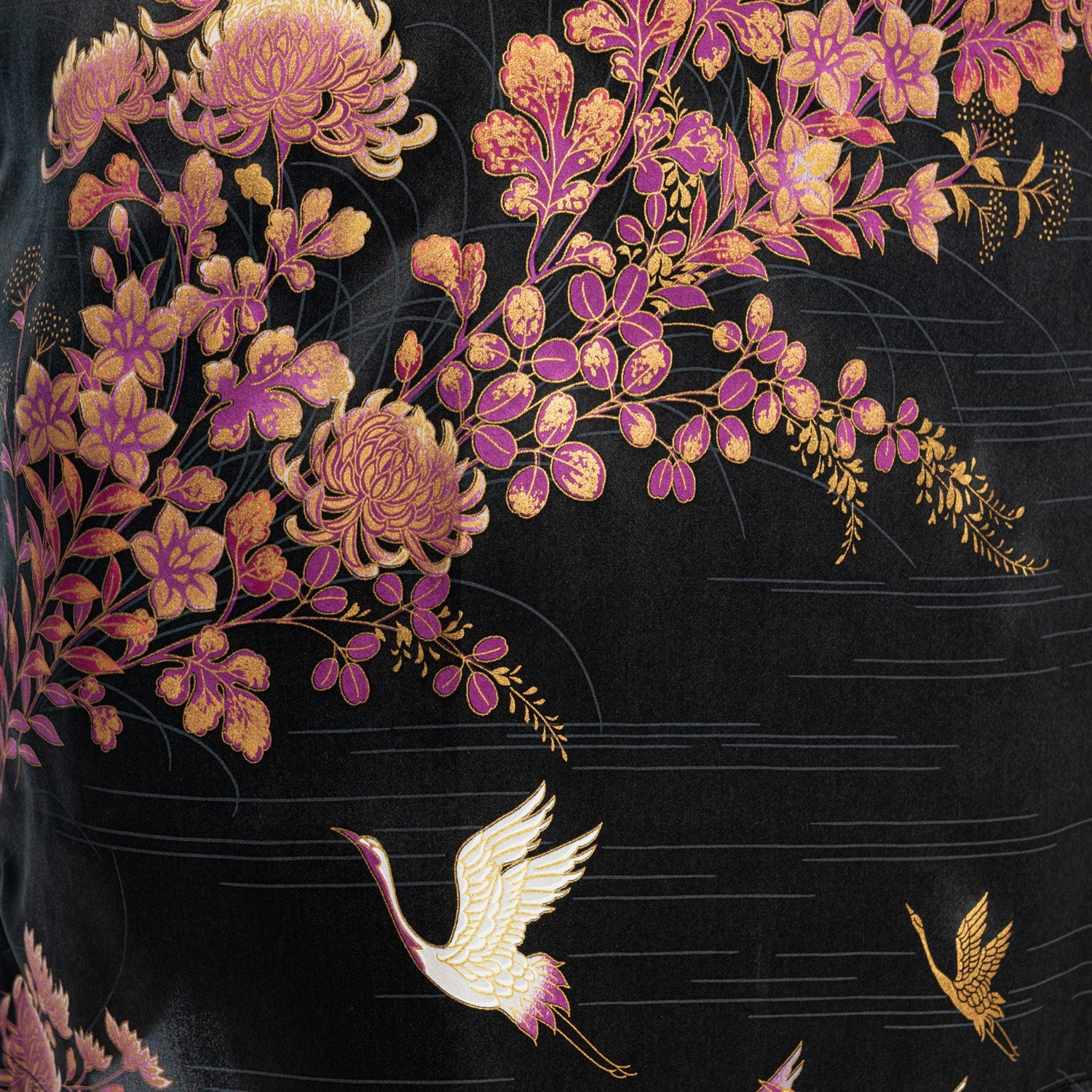Silk Crane and Chrysanthemum Short Black Yukata - Image 5